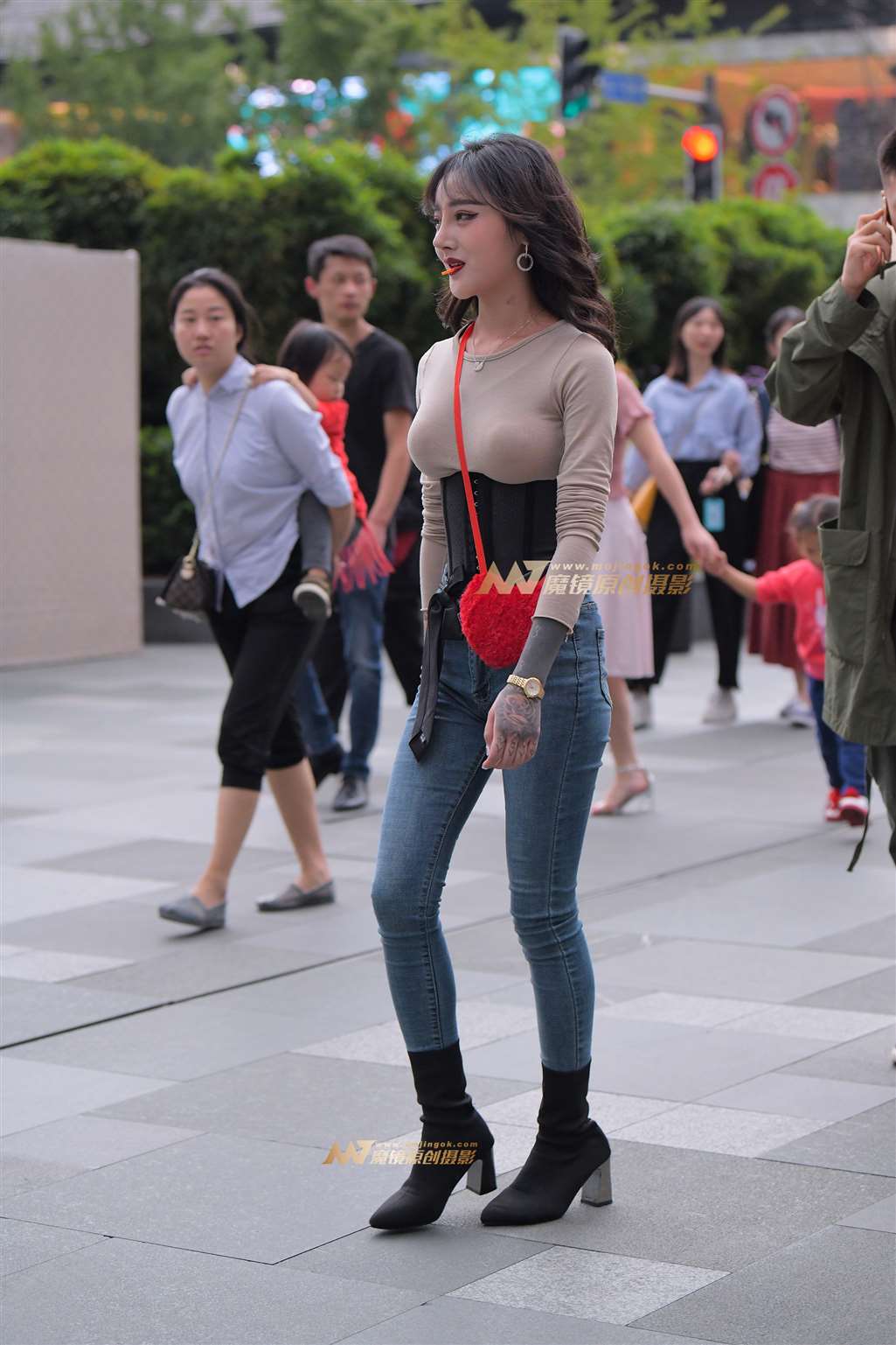 图片[5]-【街拍之魂赛帖】年龄小，身材好-流行馆