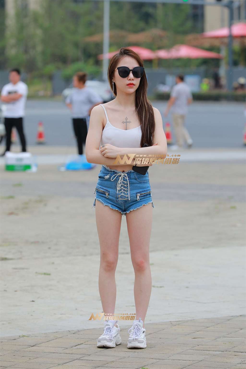 【视觉冲击赛贴】小背心，小月牙，小美眉-街拍流行馆