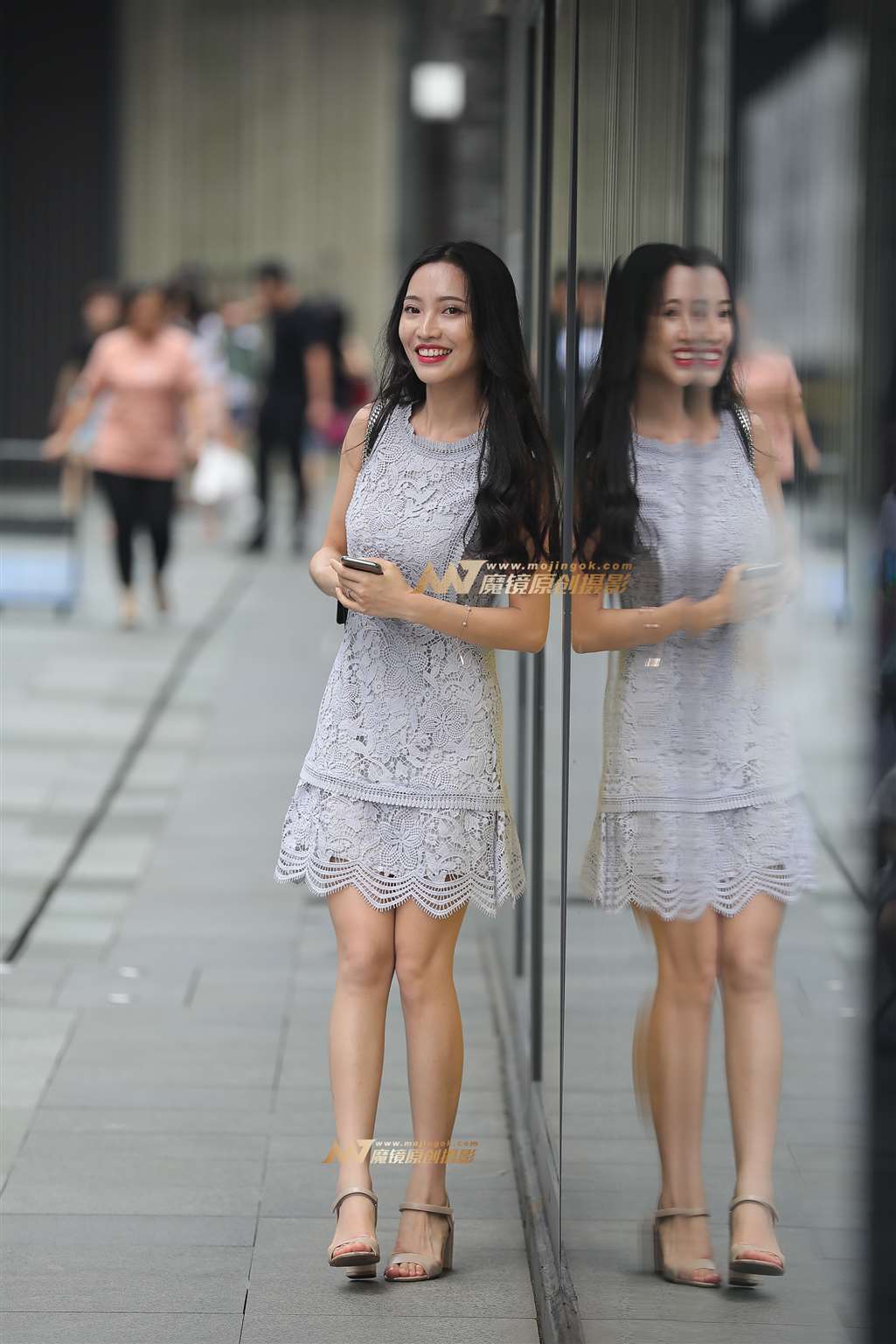 【凯恩赛帖】爱笑的大眼美眉-街拍流行馆