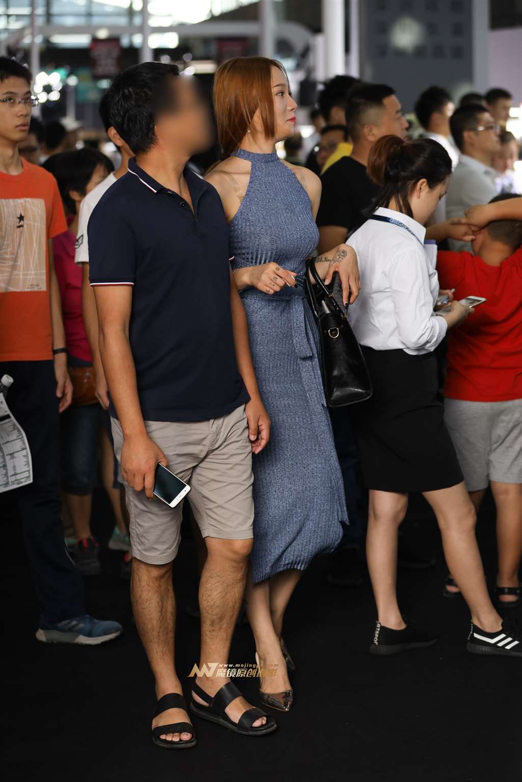 极品妖娆身材长裙少妇-街拍流行馆