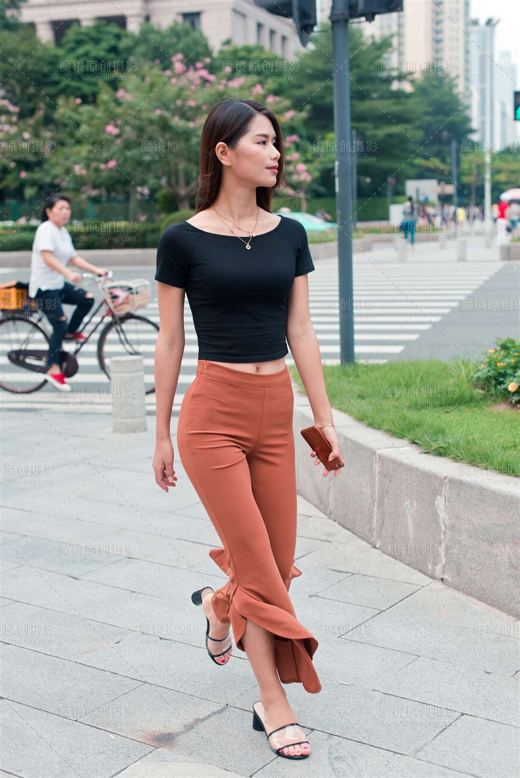 图片[3]-【御风行者模拍作品】紧身霓虹喇叭裤美女【套图+视频】-流行馆
