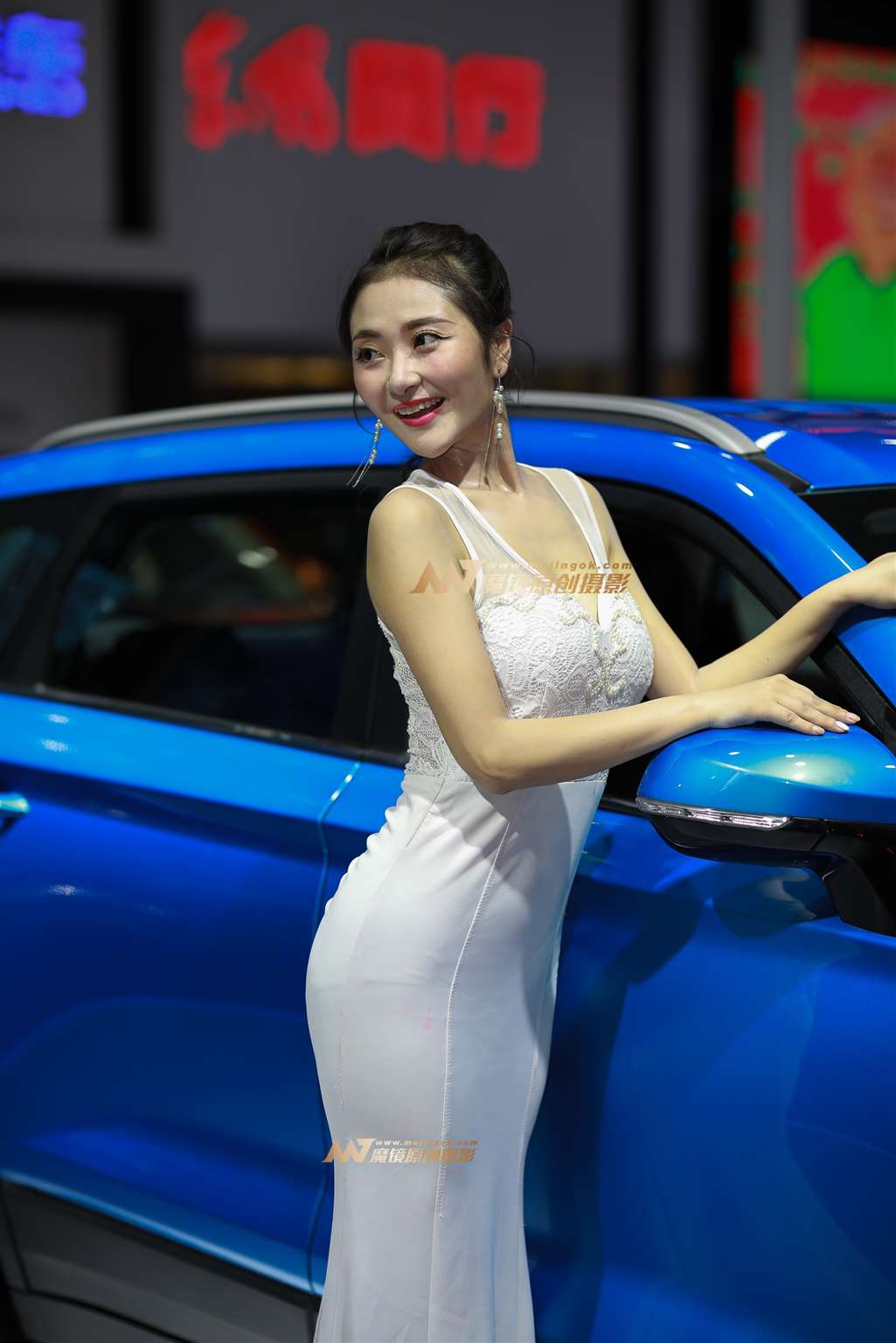 图片[4]-【凯恩赛贴】笑容甜美很敬业的车模-流行馆
