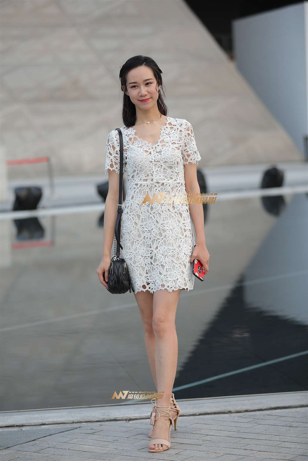 【凯恩赛贴】俏丽又不失可爱的美少妇-街拍流行馆