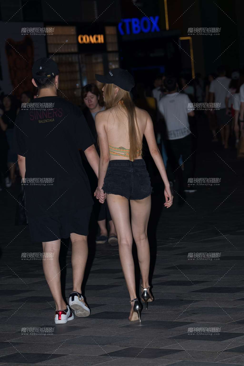 图片[2]-夜拍极品大长腿美女-流行馆