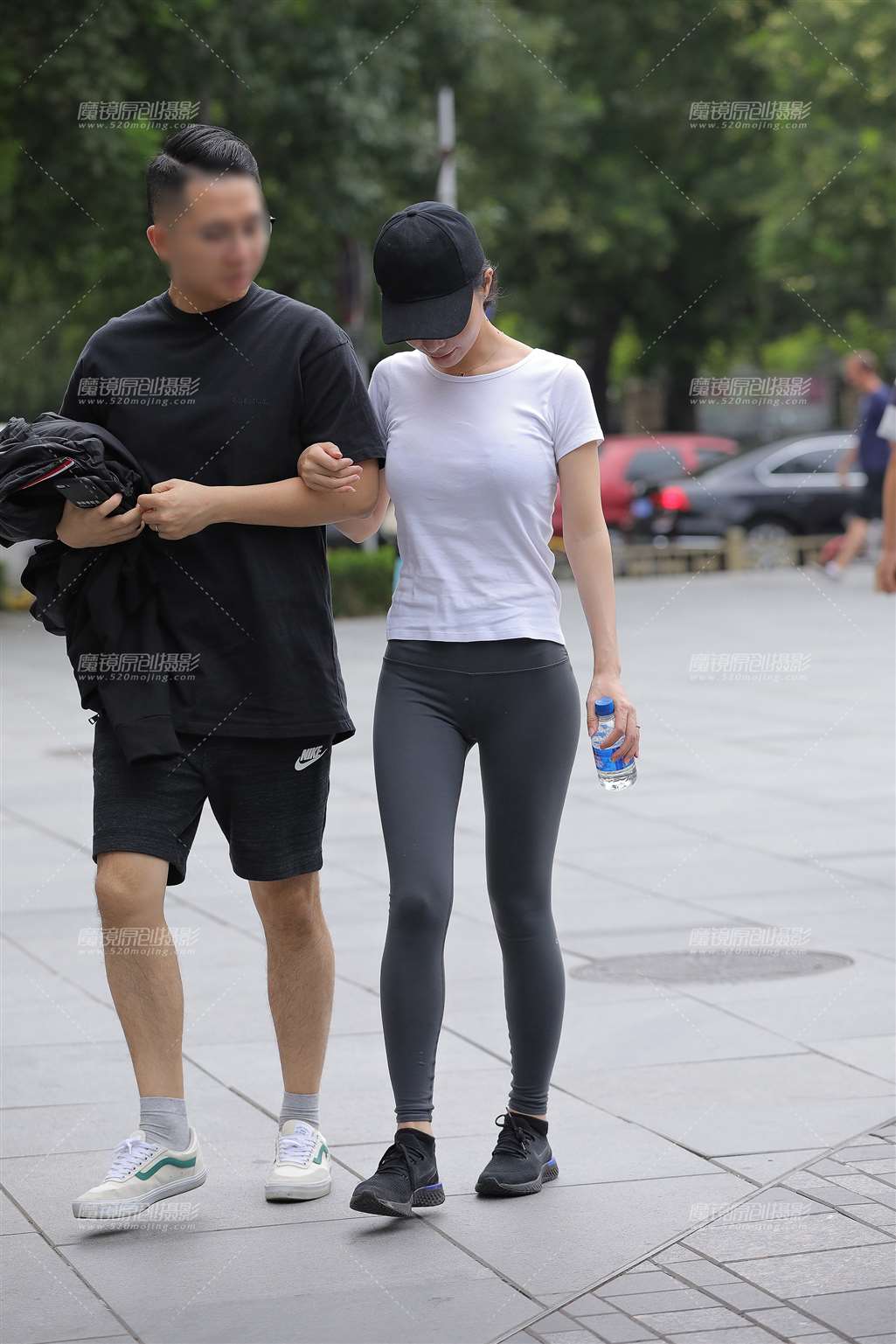 图片[5]-鸭舌帽，灰色瑜伽裤女友-流行馆