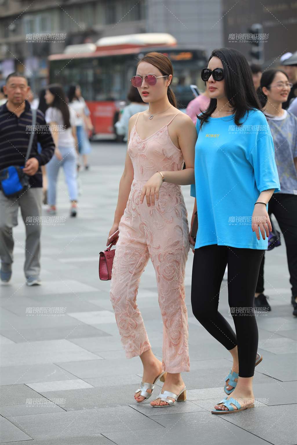 图片[3]-碎花连体 有点小性感-流行馆