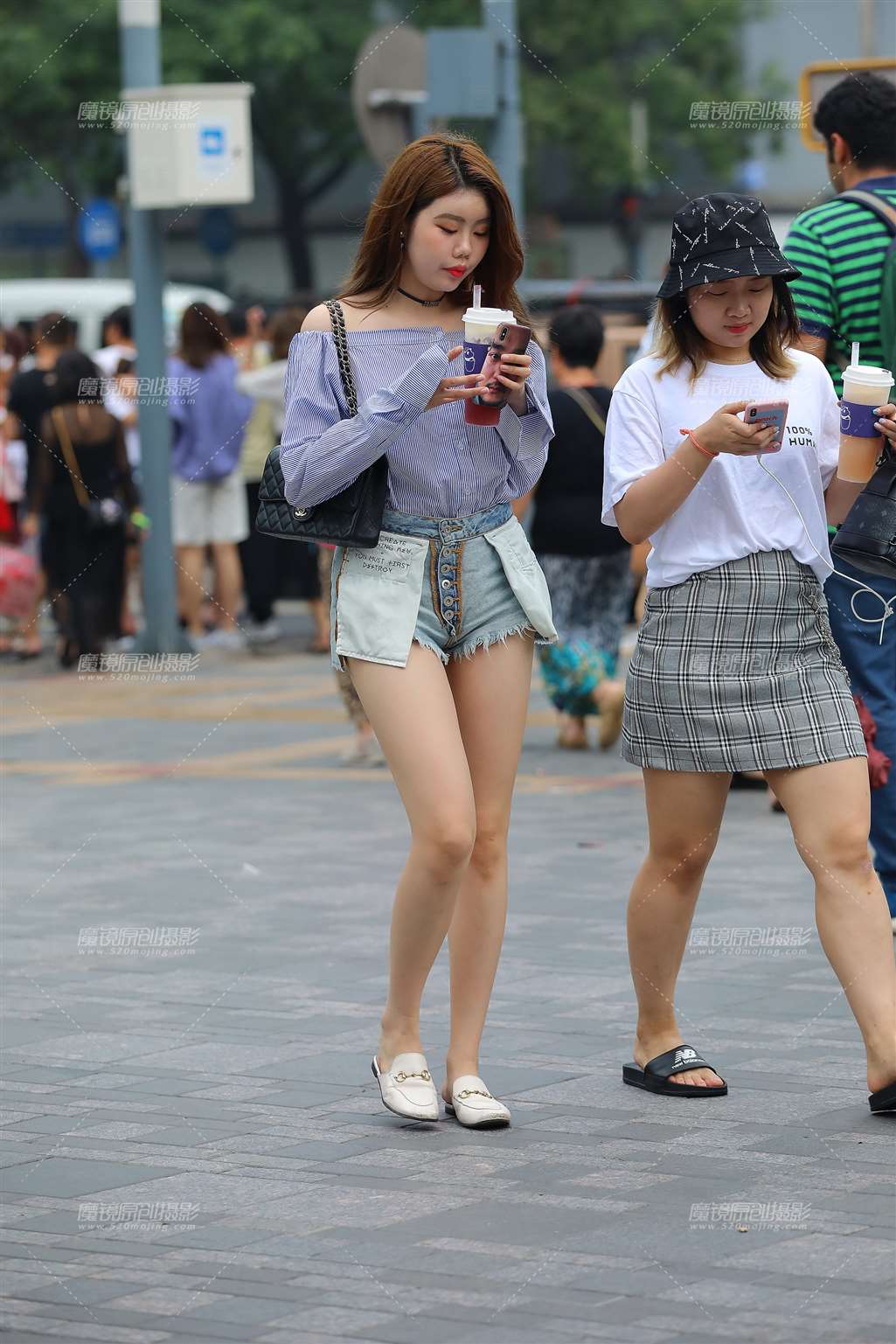 图片[4]-反转穿的热裤长腿美眉-流行馆
