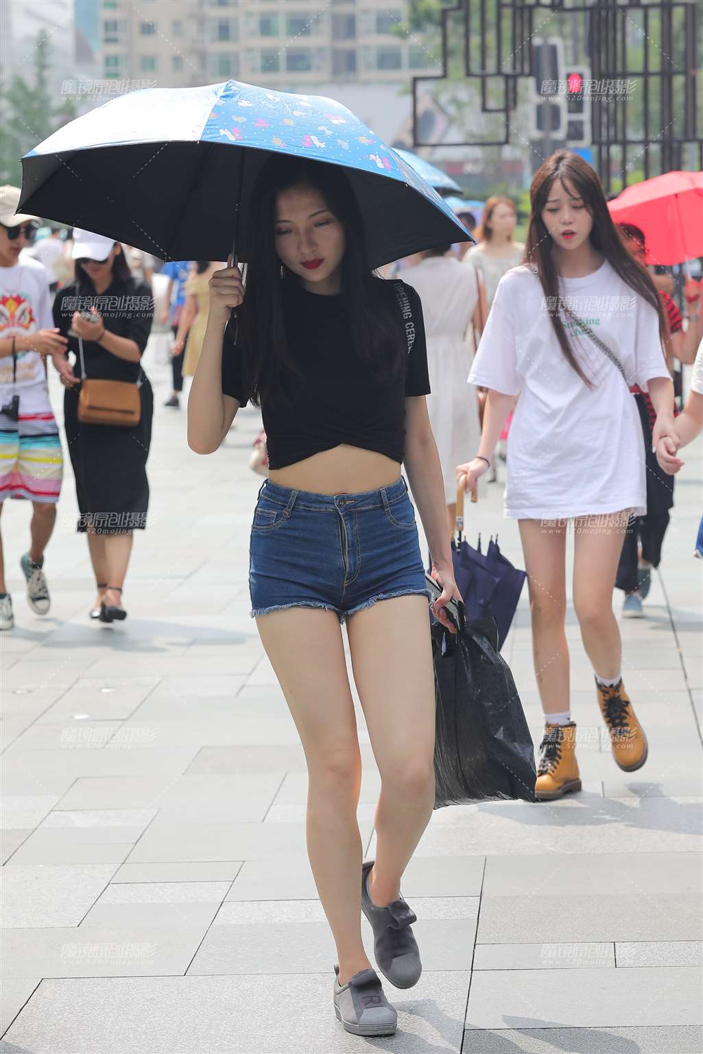 热裤小妹-街拍流行馆