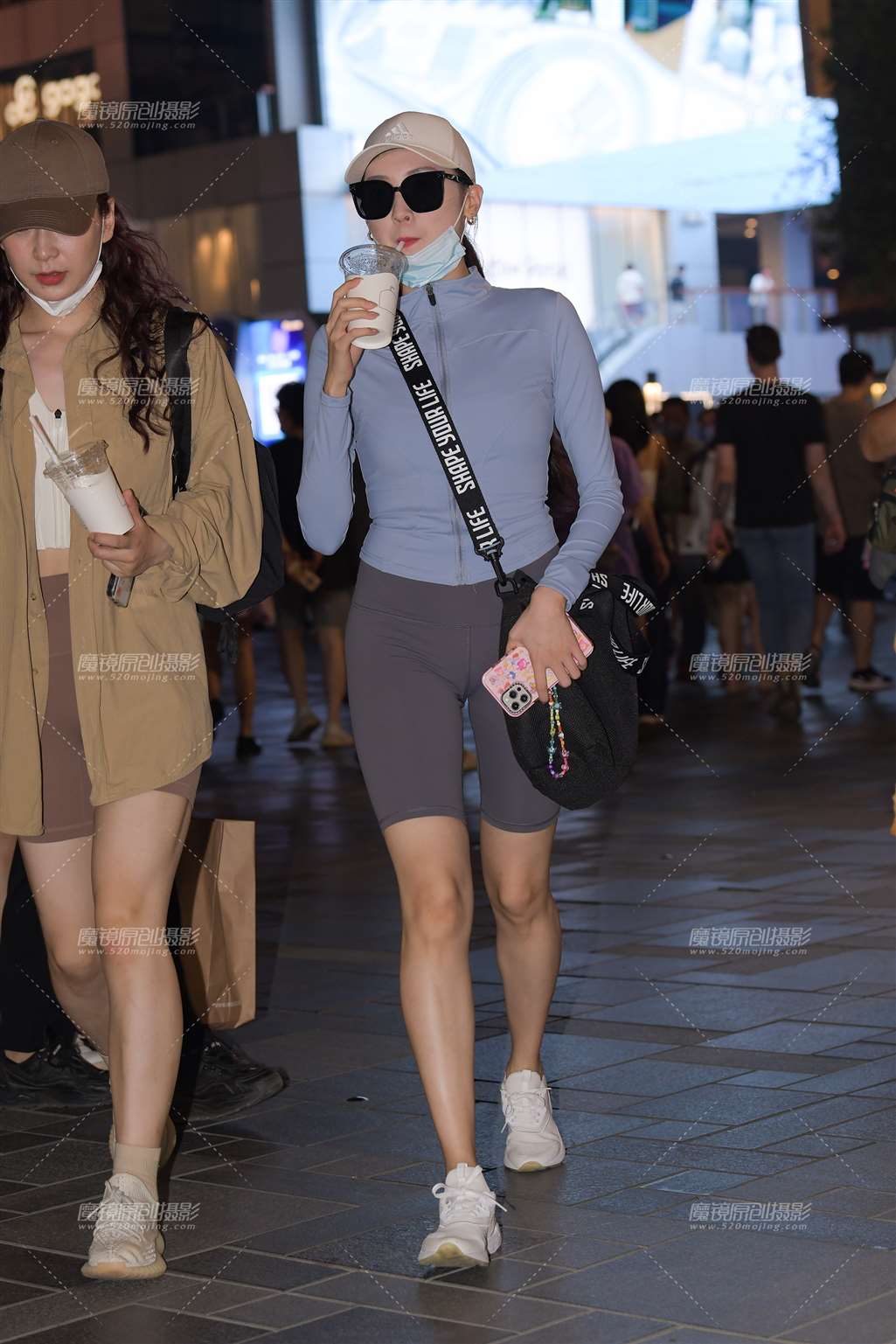 瑜伽短裤美女-街拍流行馆