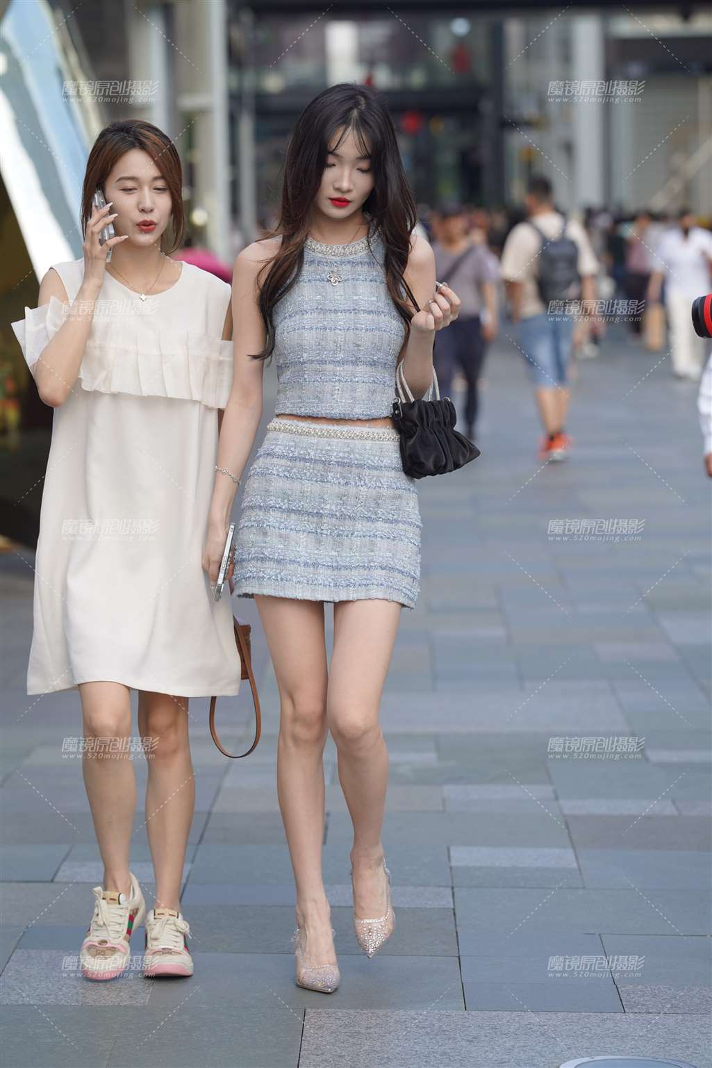 白皙长腿美眉-流行馆