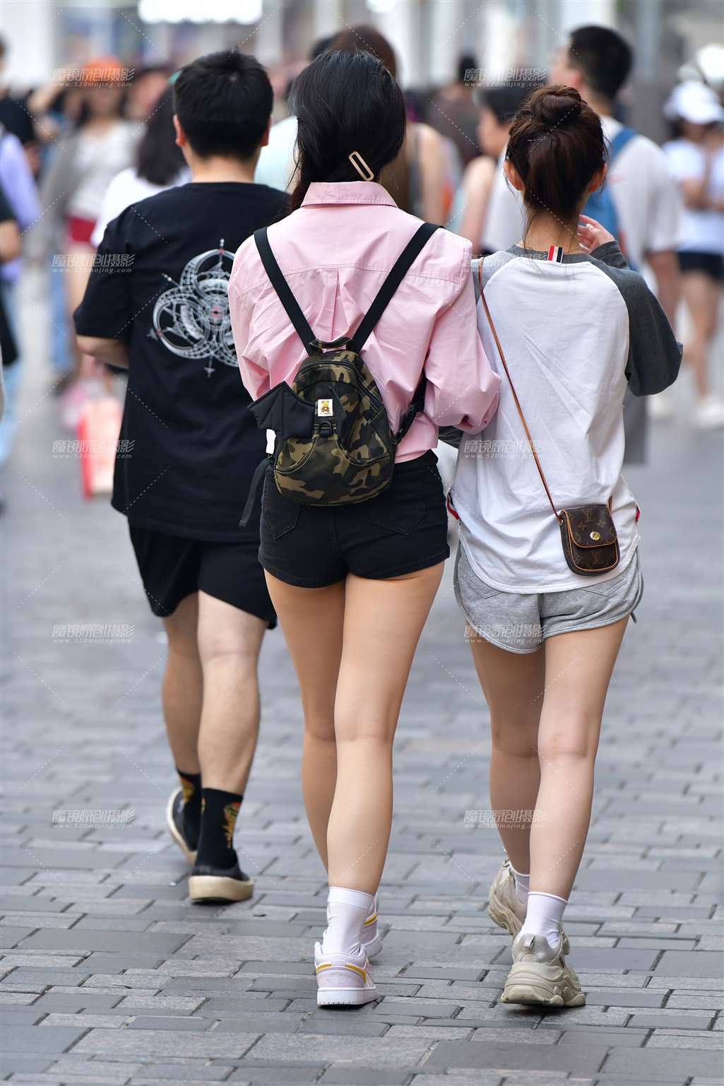 图片[4]-文静白皙热裤美女-流行馆