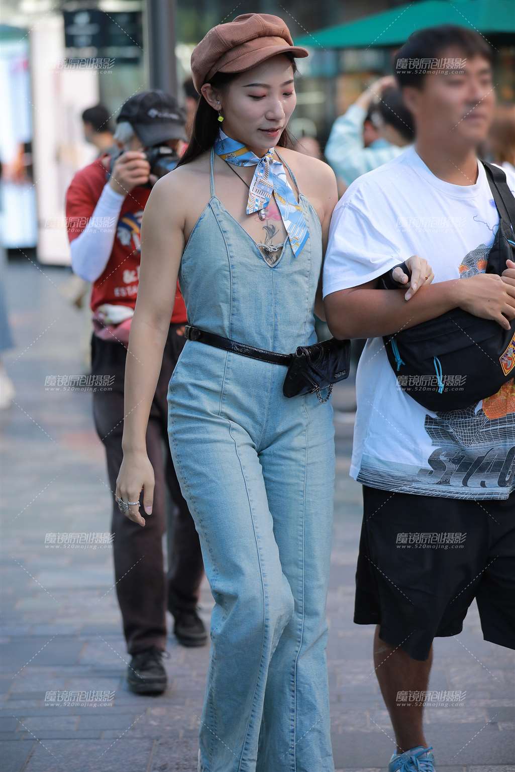 【玻璃街拍】连体牛仔裤-街拍流行馆