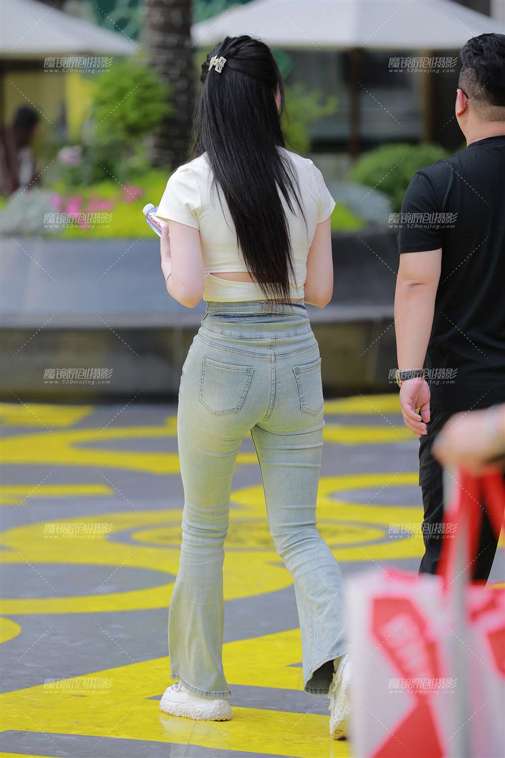 图片[4]-【玻璃街拍】牛仔裤美眉-流行馆