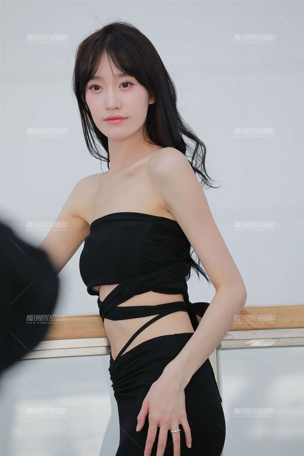 图片[5]-【玻璃街拍】黑色连衣裙小姐姐-流行馆