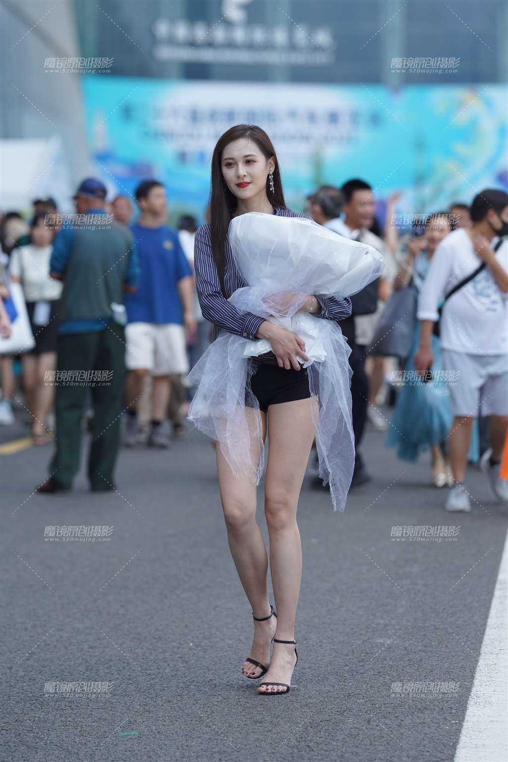 图片[3]-大长腿-街拍流行馆