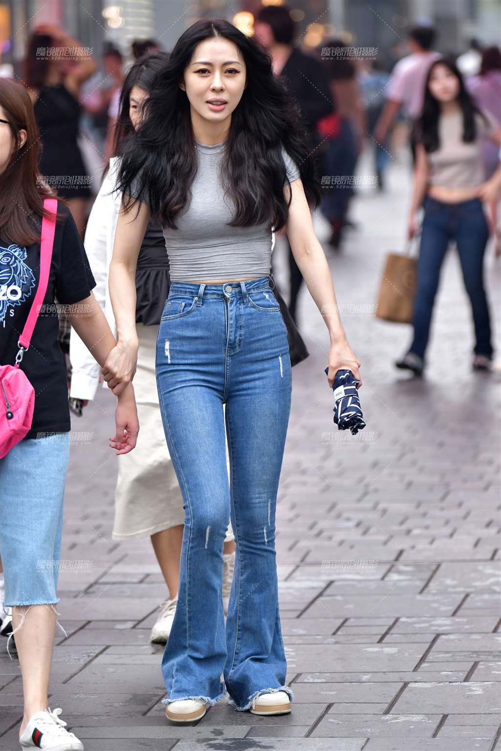 紧身蓝牛美女-流行馆