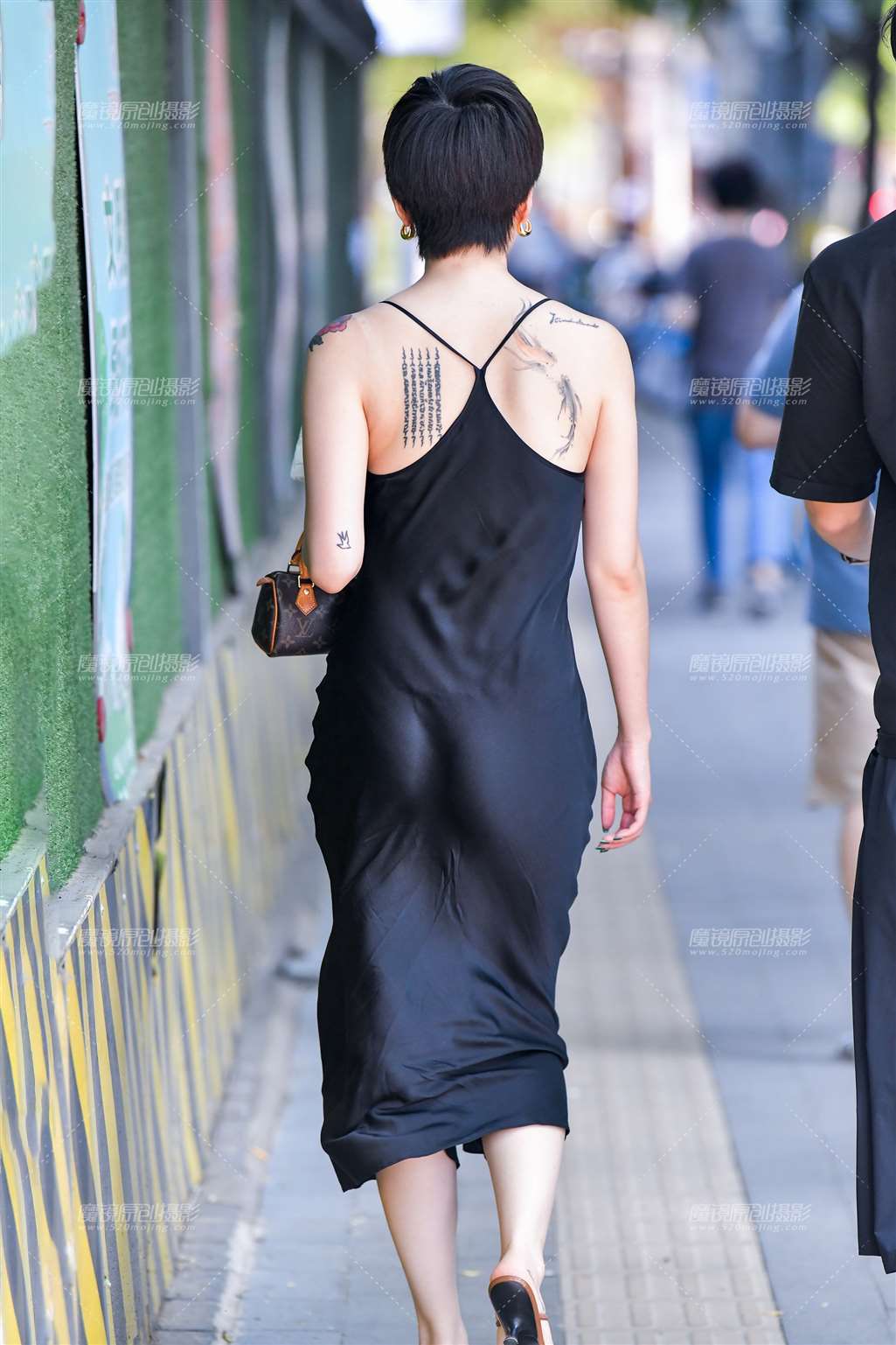 图片[4]-摇曳丝滑长裙美女-流行馆