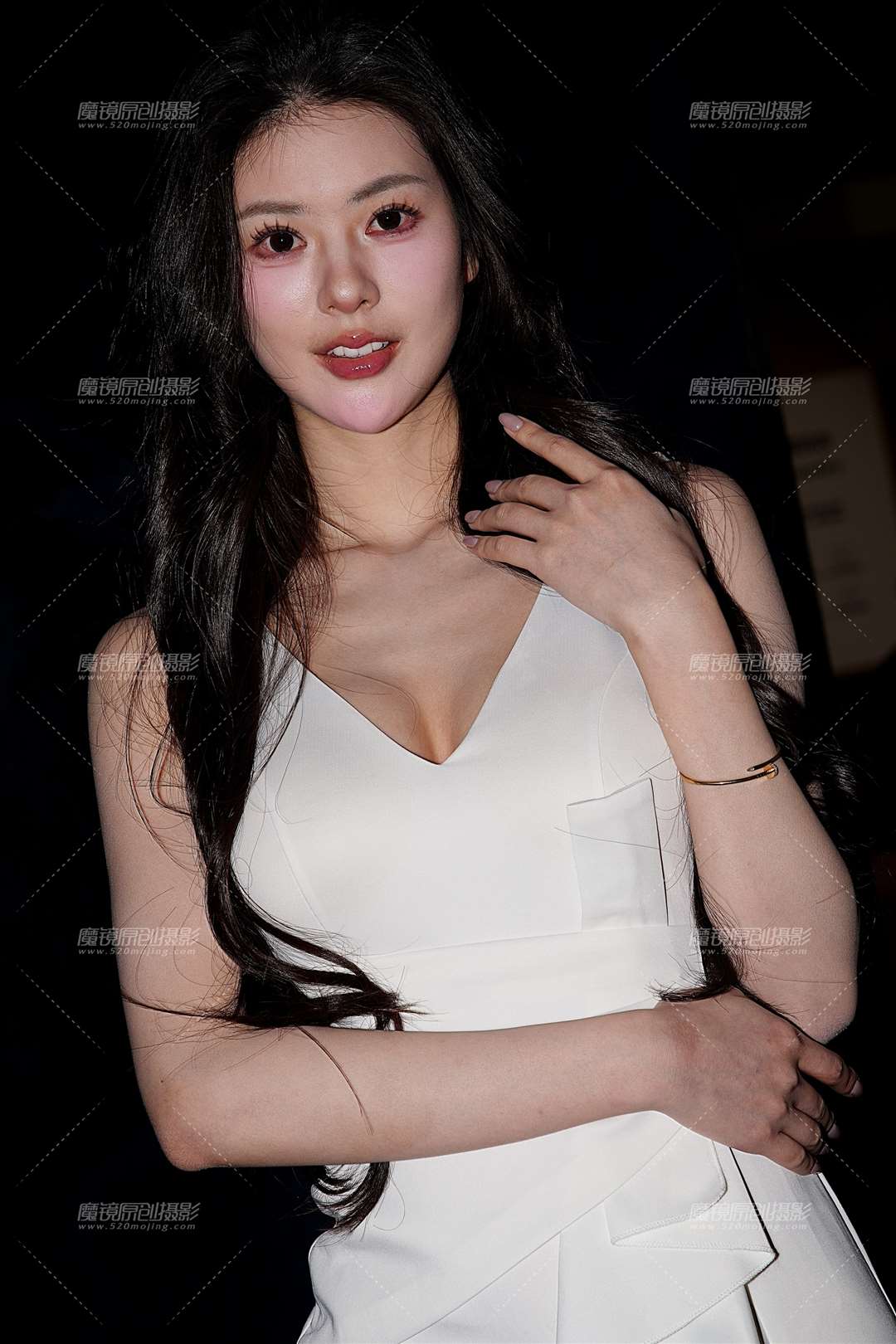 白色连衣长裙女神-街拍流行馆