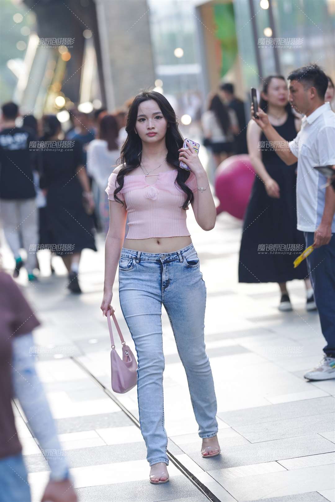 圆润紧牛-街拍流行馆