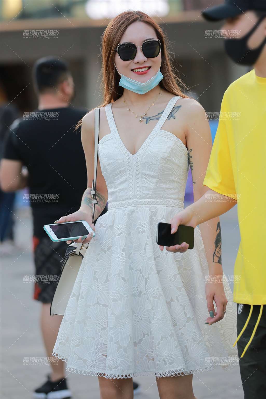 白裙高跟美女-街拍流行馆