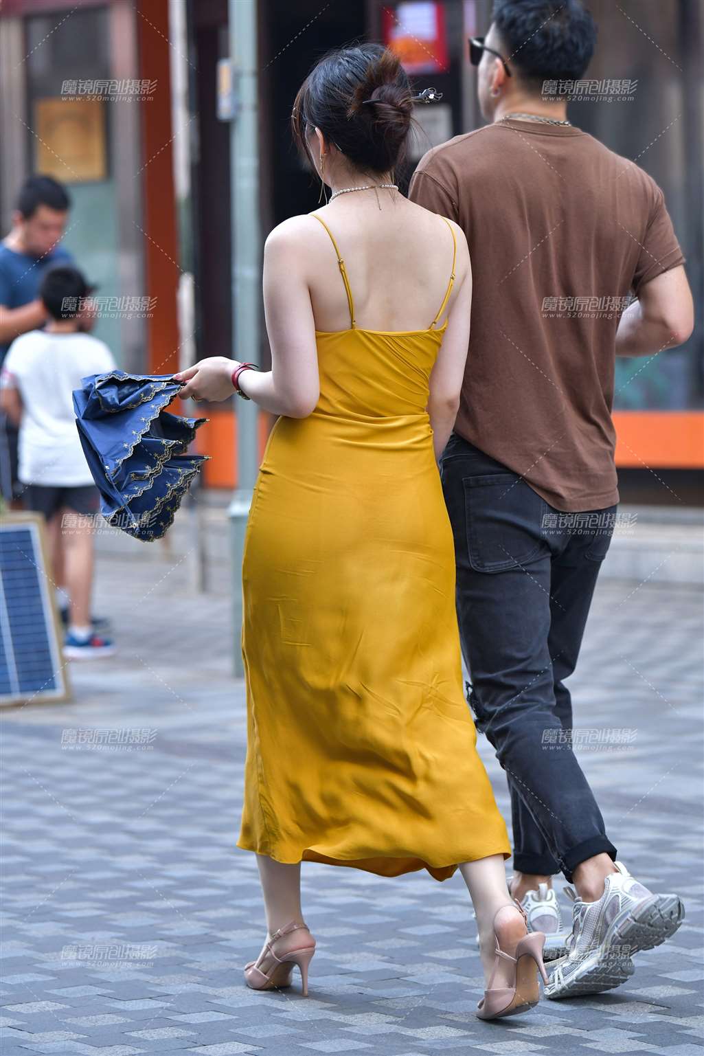 图片[3]-气质吊带长裙美女-流行馆
