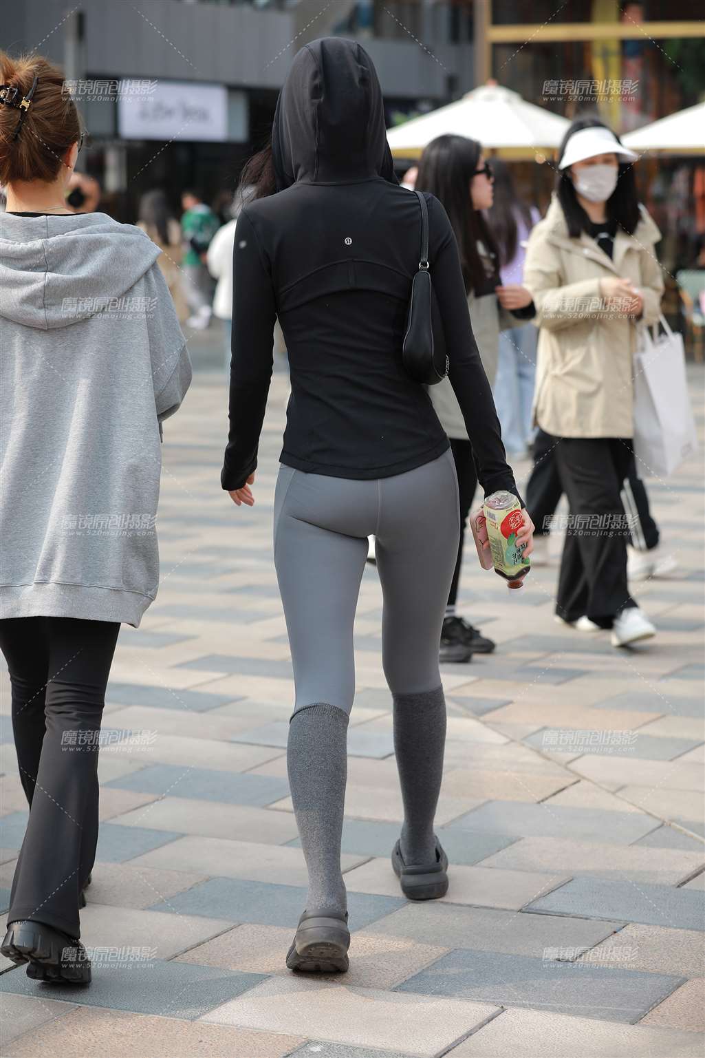 图片[2]-灰色紧身瑜伽裤美眉-流行馆