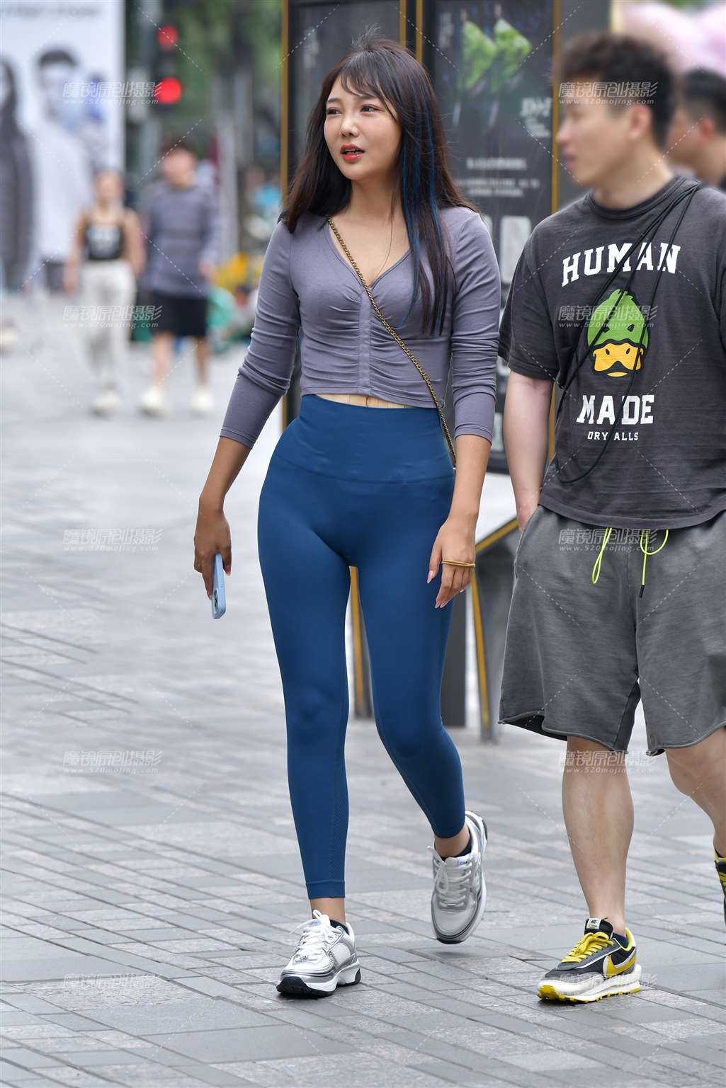 图片[3]-蓝色紧身裤美女-流行馆