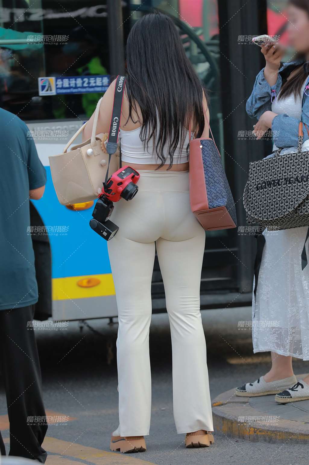 图片[2]-爱摄影的紧身裤美女-流行馆