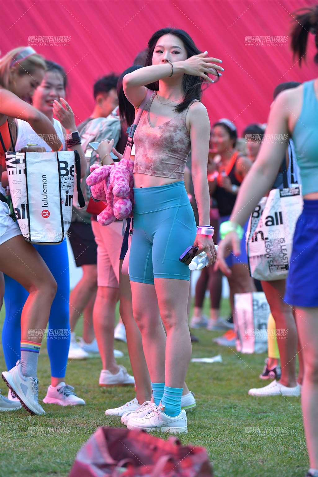 图片[4]-清爽五分瑜伽裤美女-流行馆