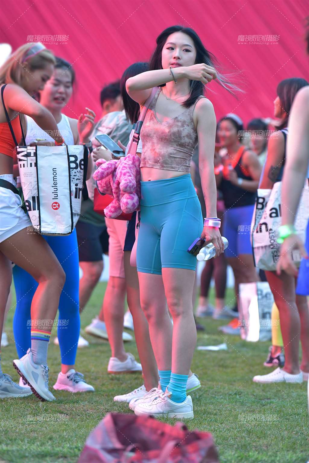 图片[5]-清爽五分瑜伽裤美女-流行馆
