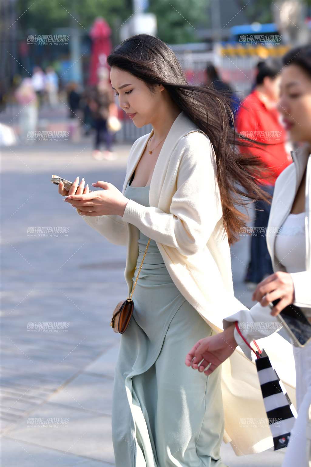 漂亮长裙美女-街拍流行馆