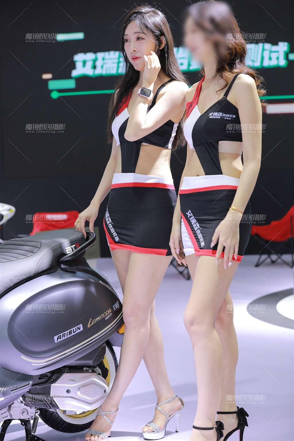 超短超紧包臀裙美女-街拍流行馆