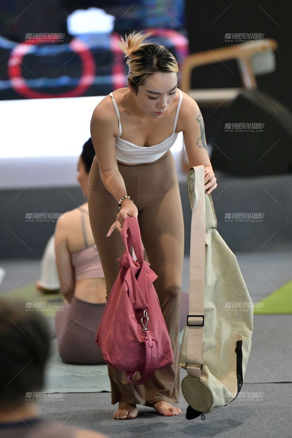 图片[5]-白抹胸紧身裤瑜伽美女-流行馆