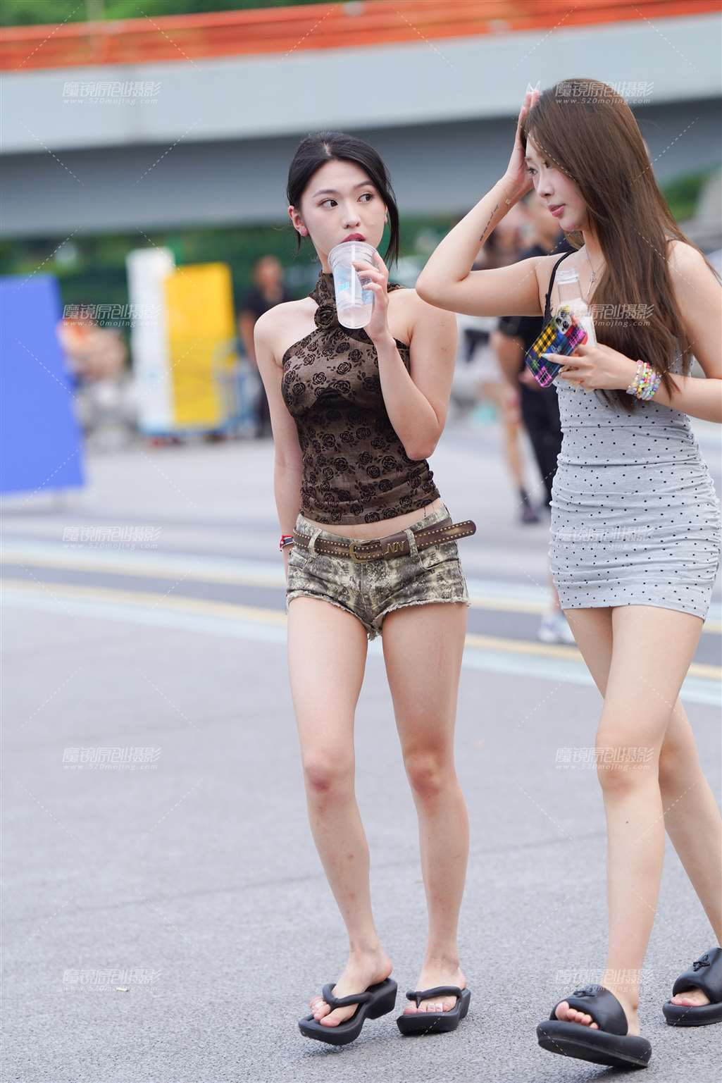 热裤美眉-流行馆