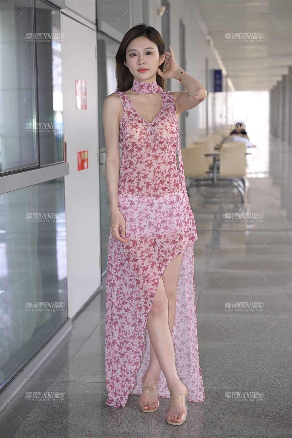 粉嫩小妹-街拍流行馆