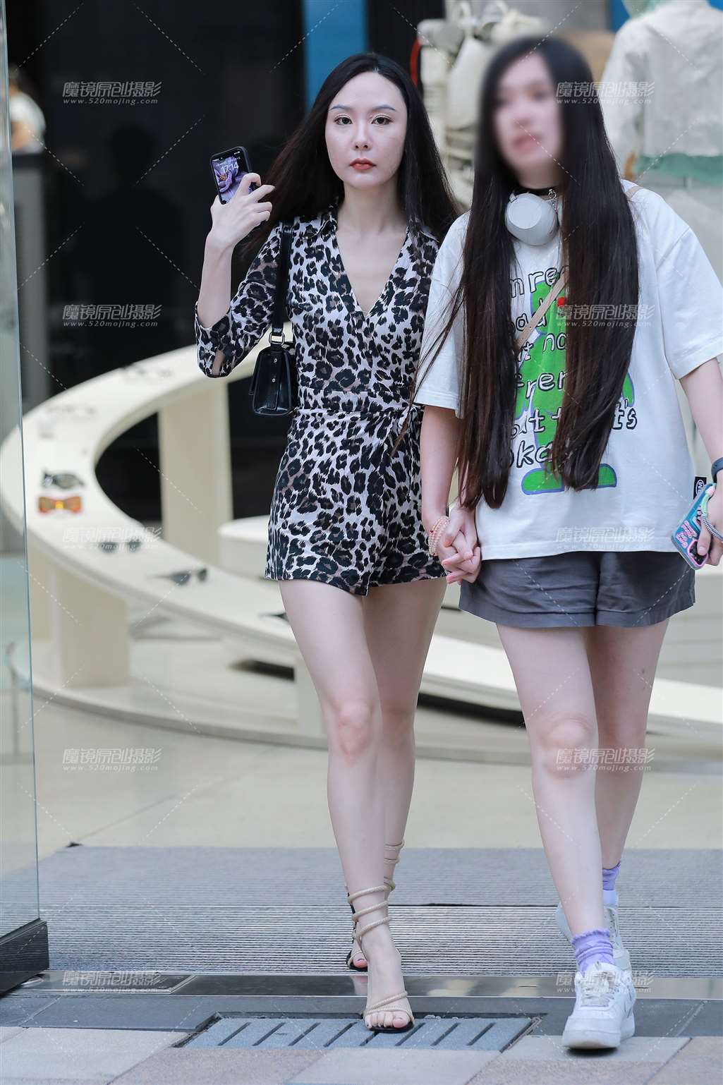 高跟美腿美女-街拍流行馆