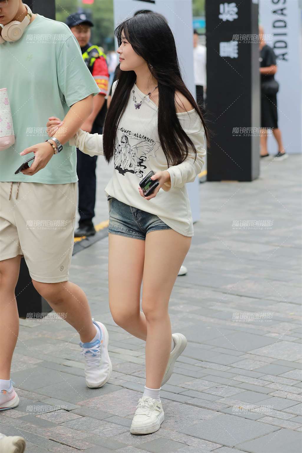 牛仔热裤女友-街拍流行馆