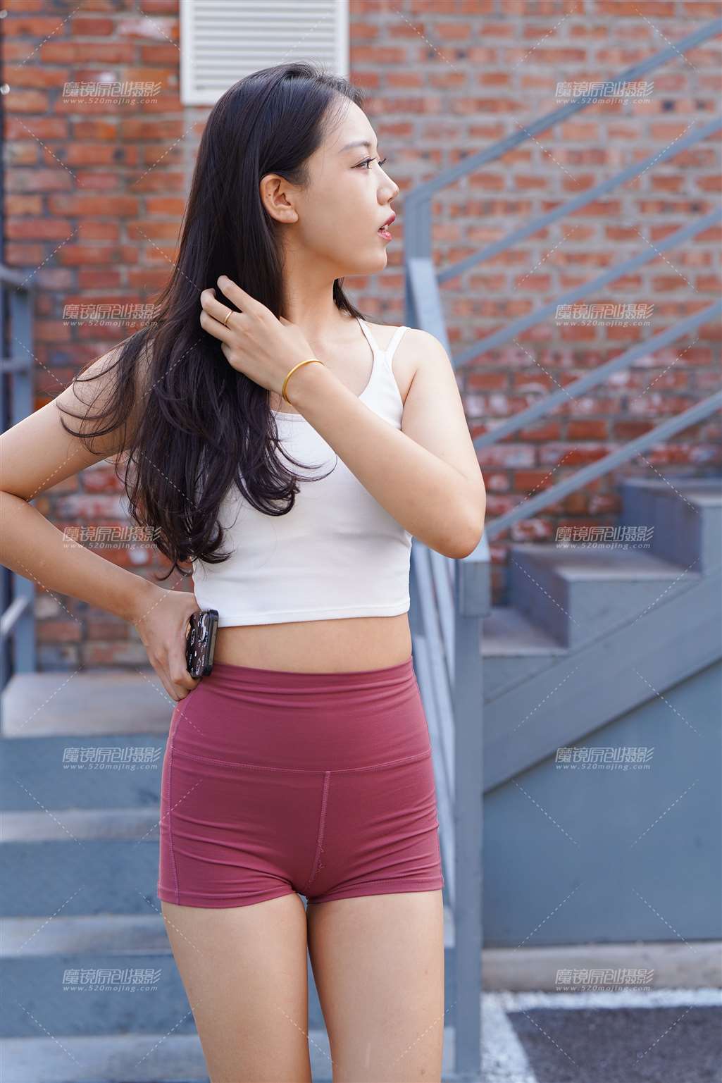 图片[2]-红色瑜伽短裤美眉-流行馆