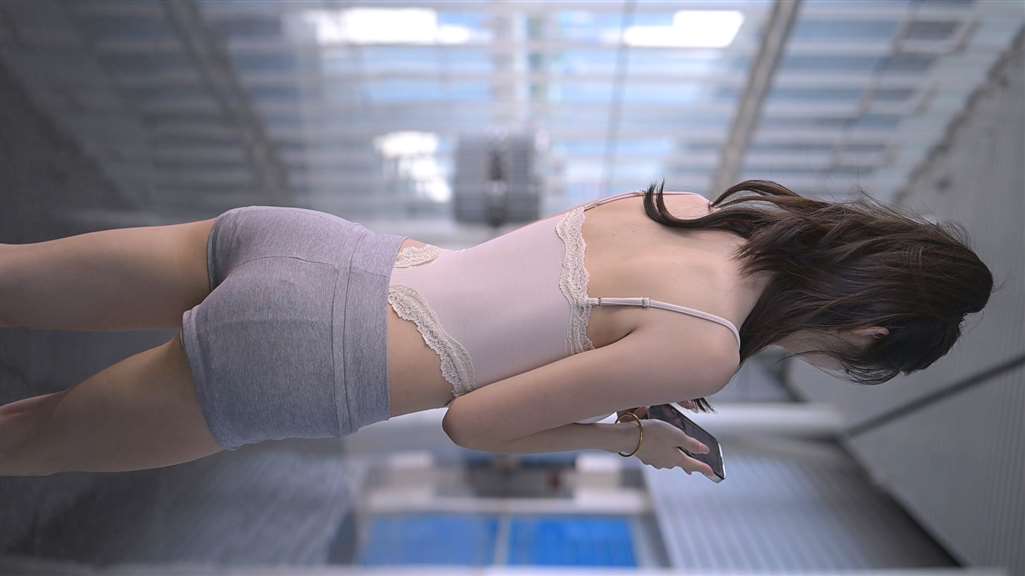 热裤美女高清视频纯享版-街拍流行馆