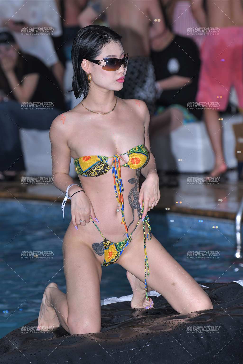 复古神秘性感绑带Bikini-街拍流行馆