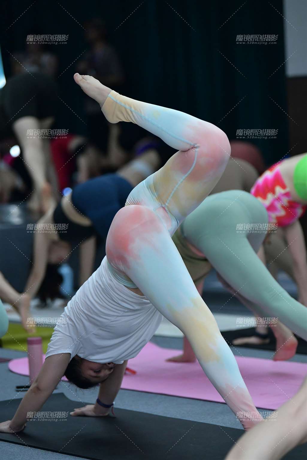 图片[2]-微丰腴舒展瑜伽美女-街拍流行馆