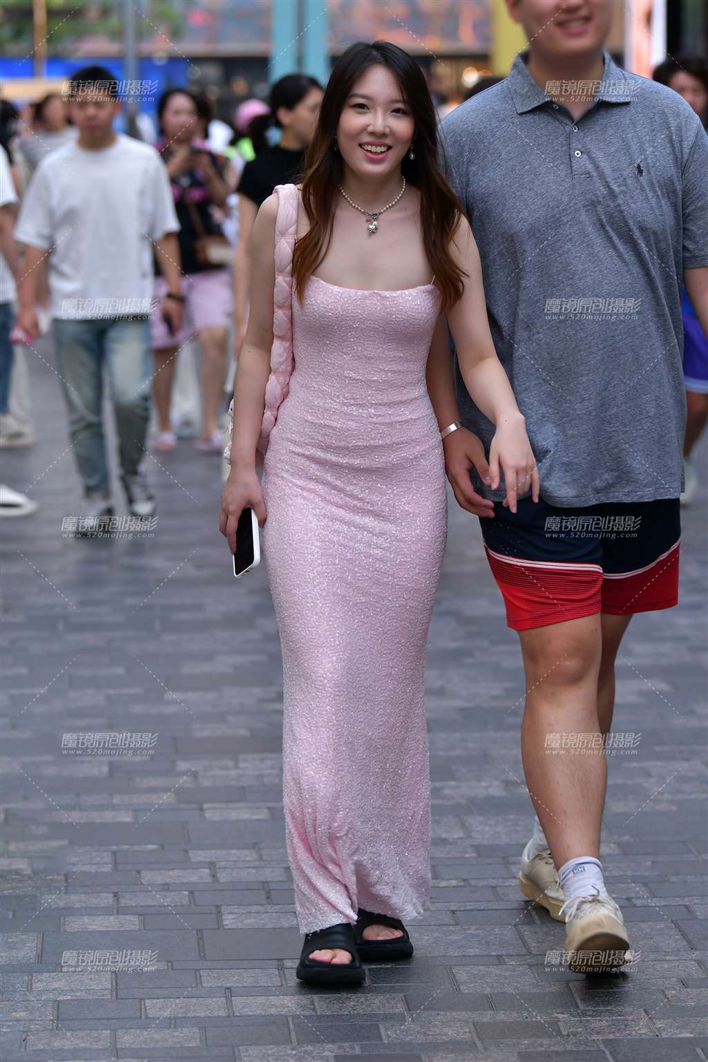 甜美长裙美女-街拍流行馆