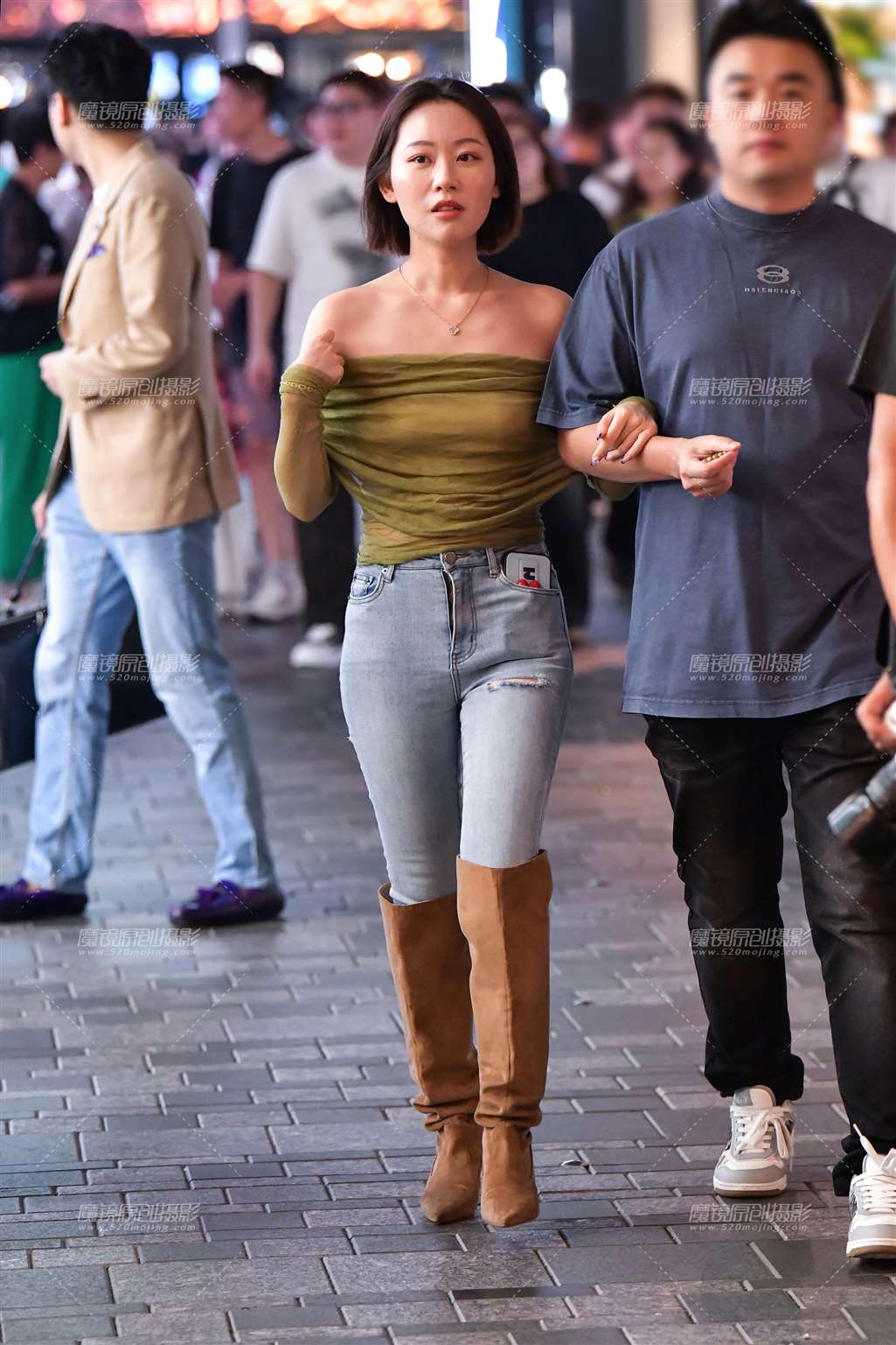 长靴牛仔裤美女-街拍流行馆