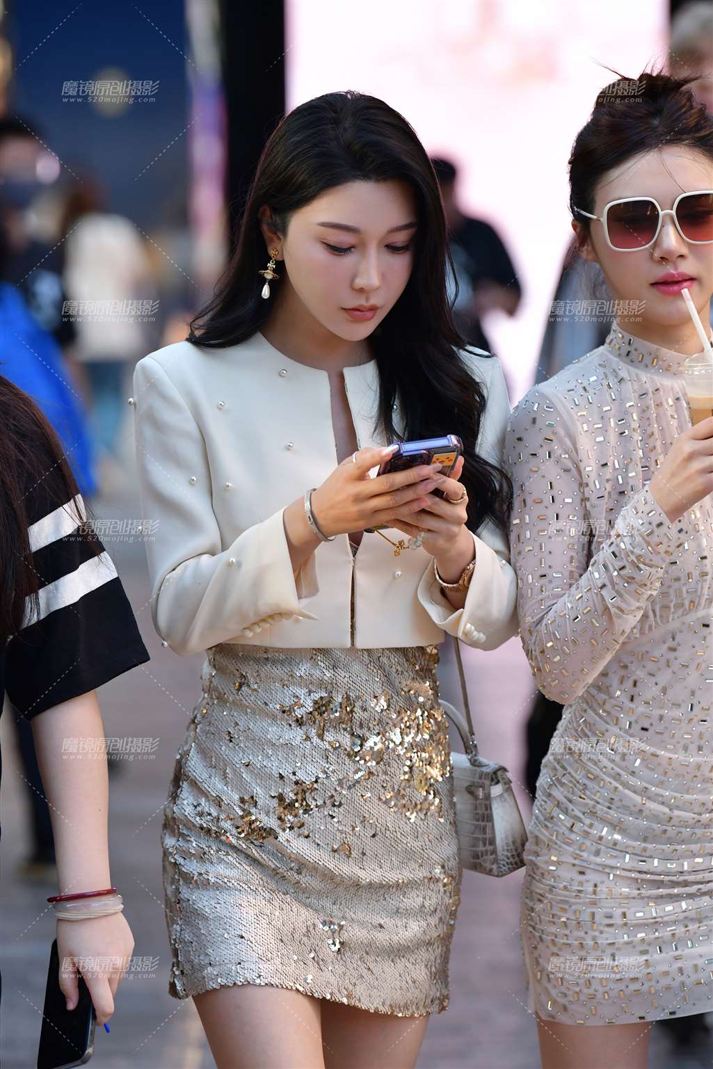 两位漂亮气质美女-街拍流行馆