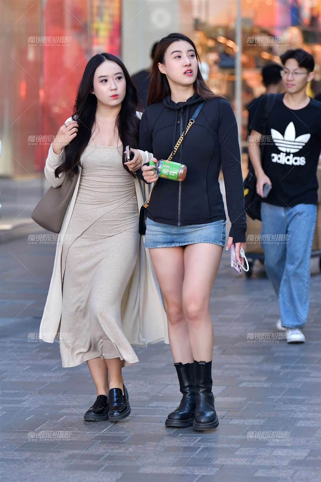 牛仔超短裙美女-流行馆