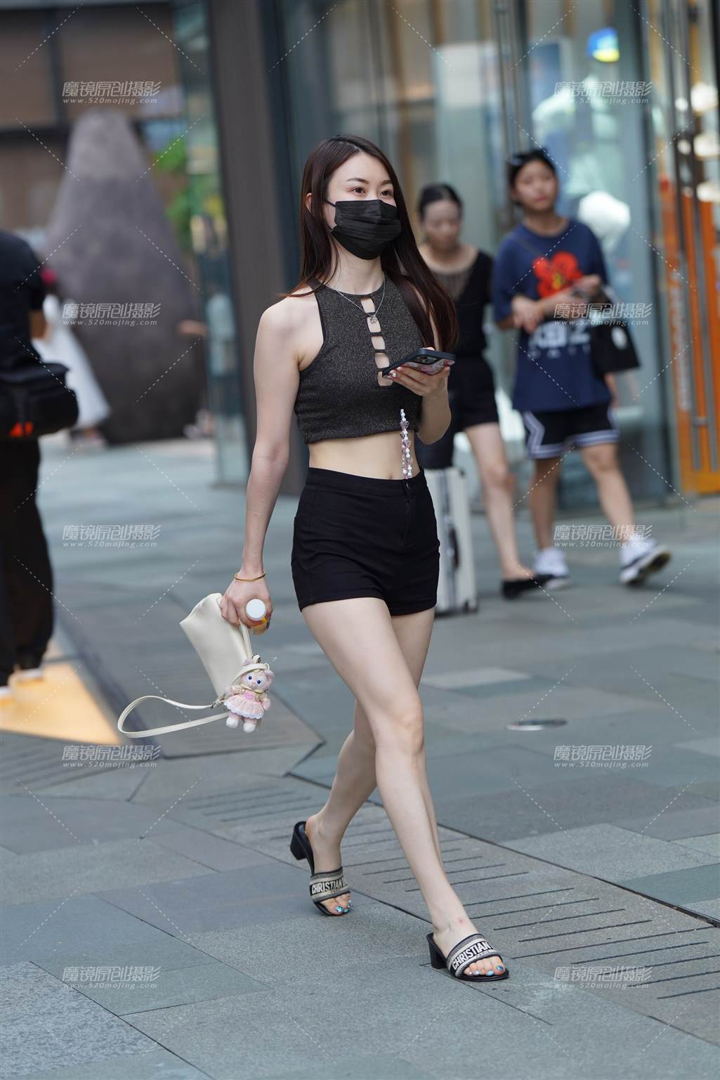 热裤美眉-流行馆