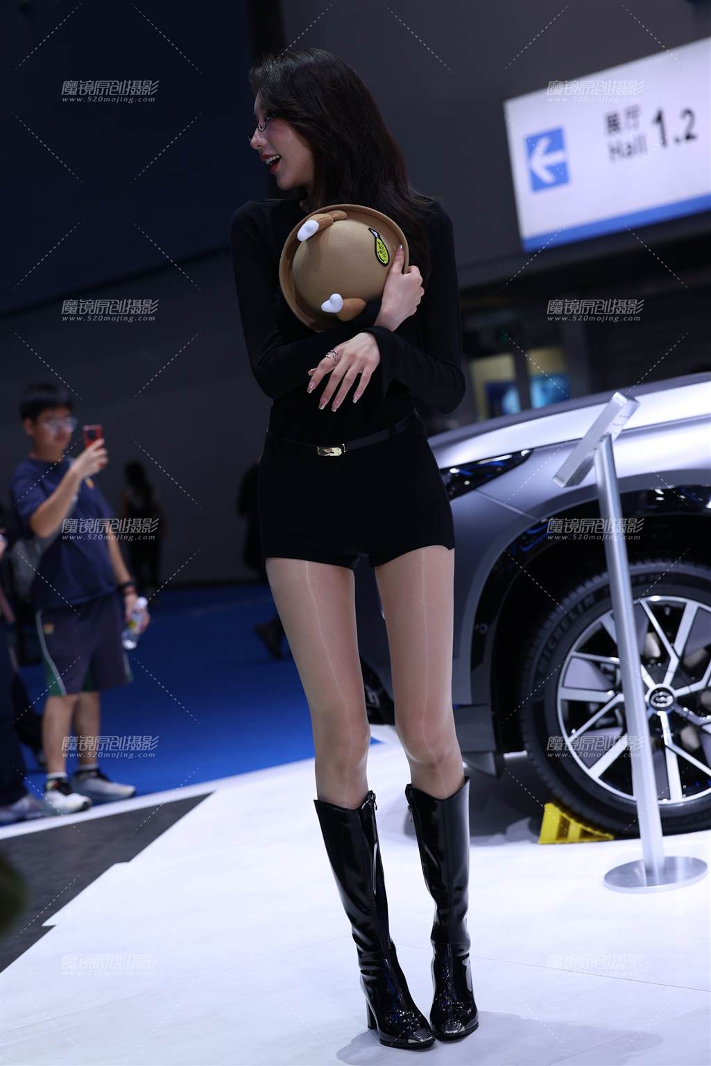 超美极品油亮肉丝美腿模特-街拍流行馆