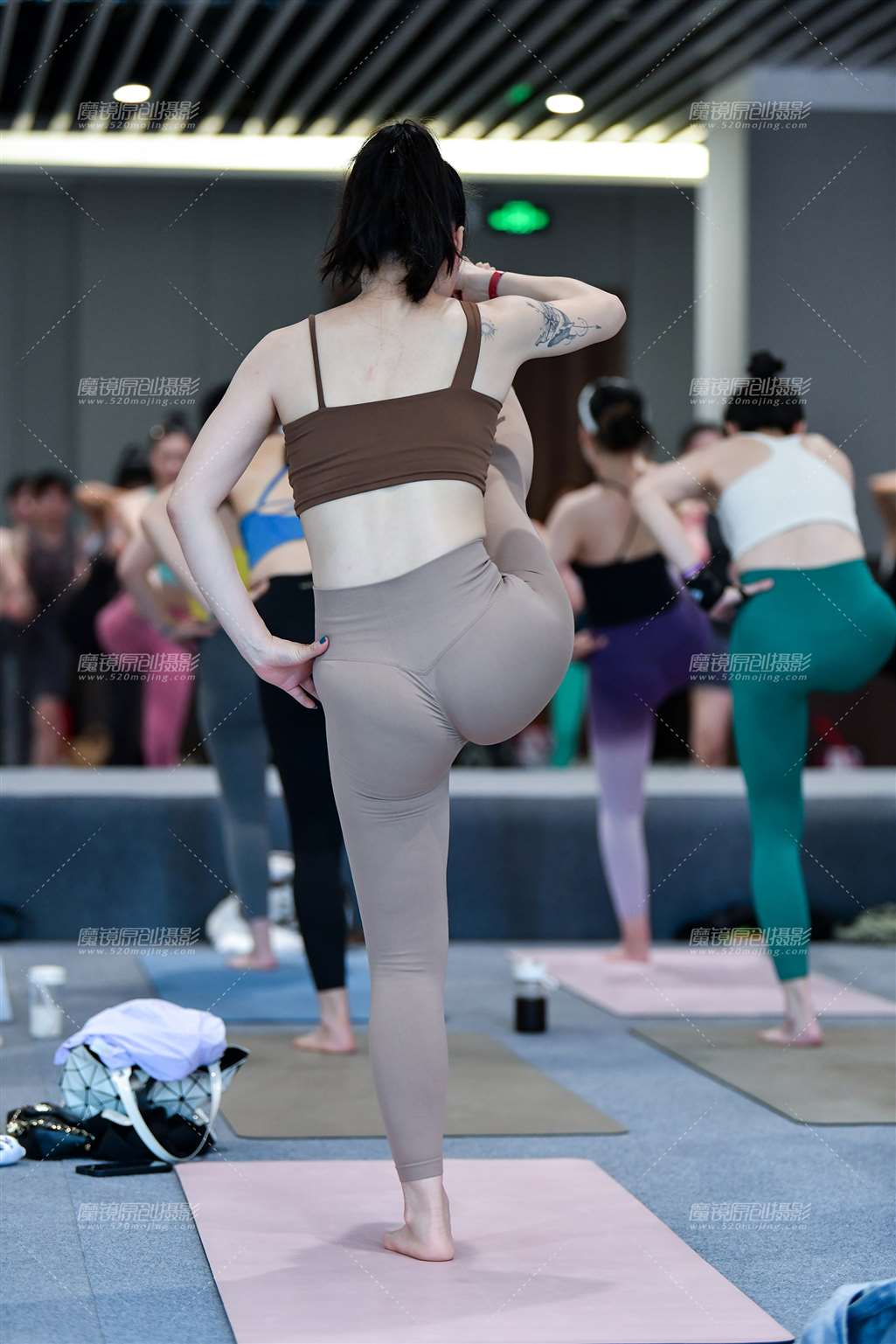 图片[3]-腼腆舒展优美瑜伽美女-流行馆