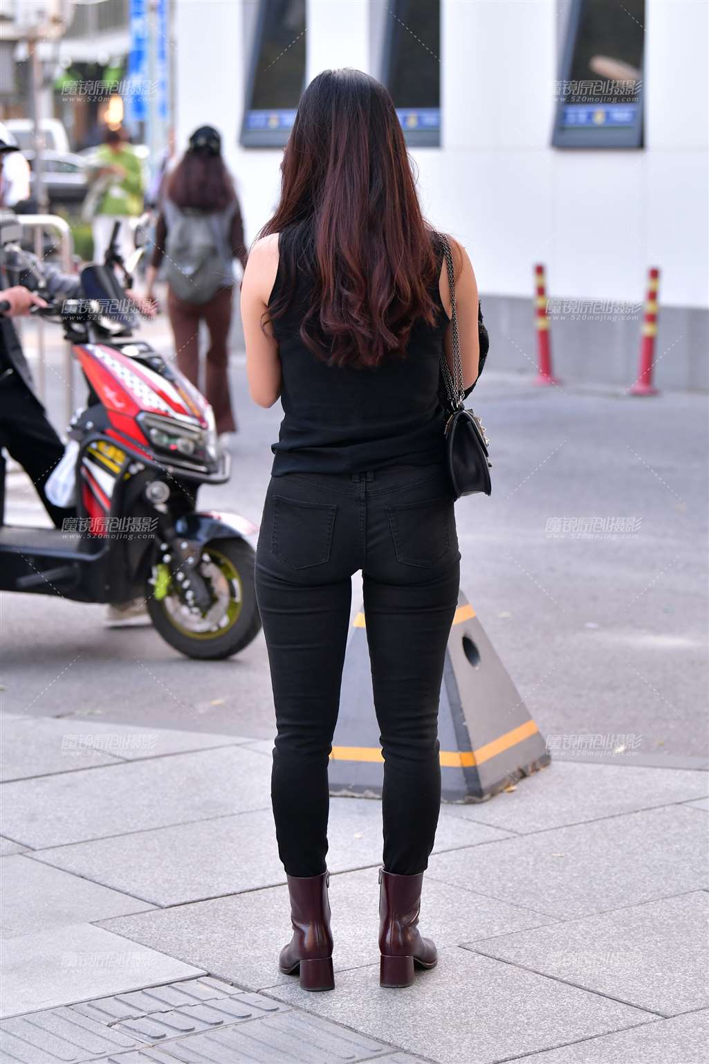 图片[5]-黑色牛仔紧身裤美女-流行馆