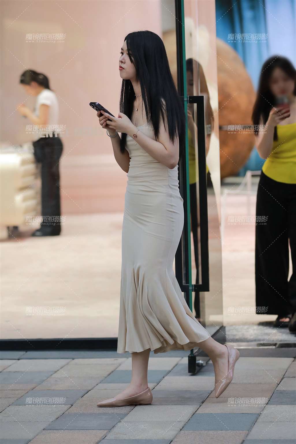图片[5]-米色包臀裙美女-流行馆